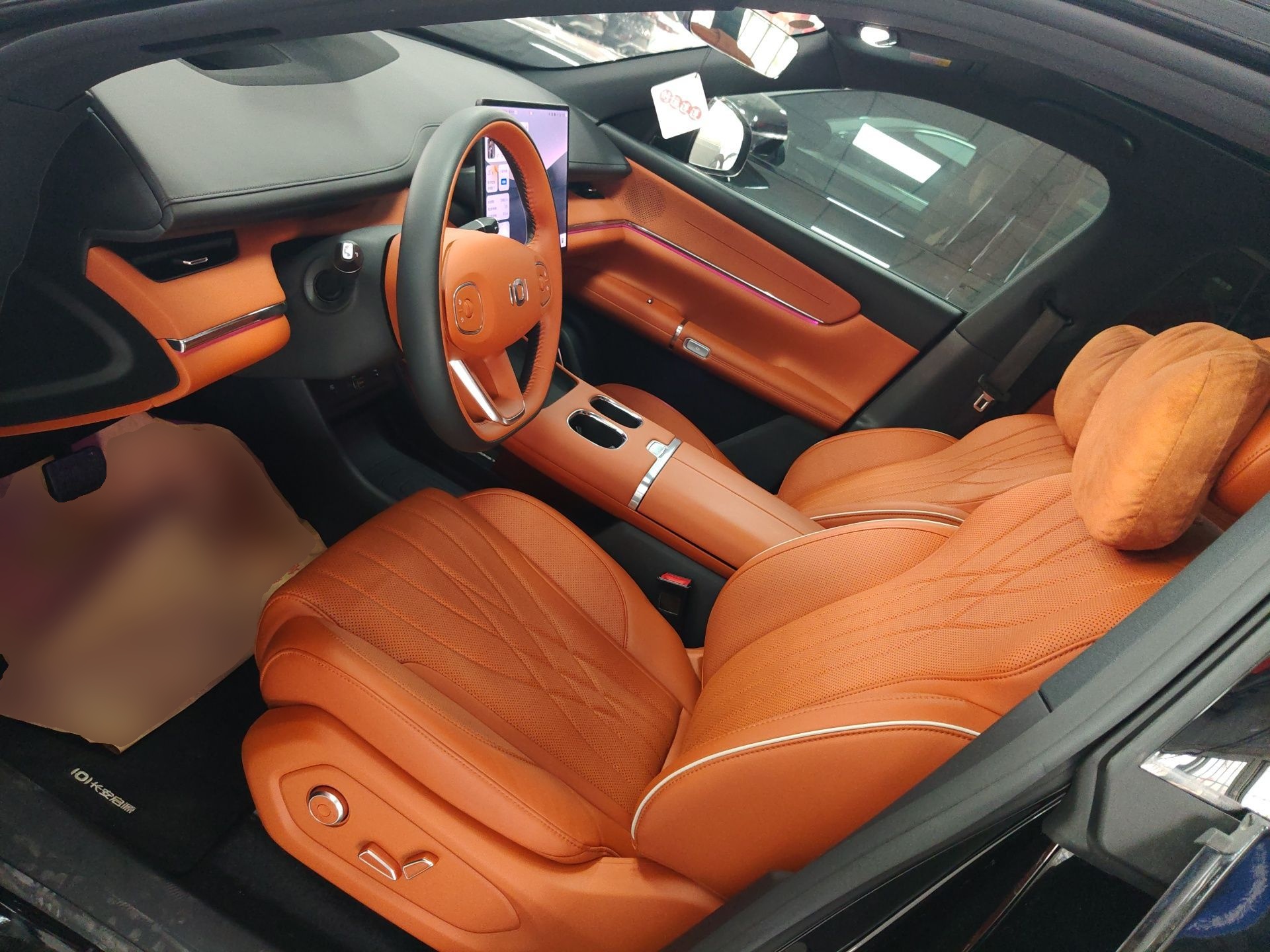 المقاعد الأمامية داخل السيارة