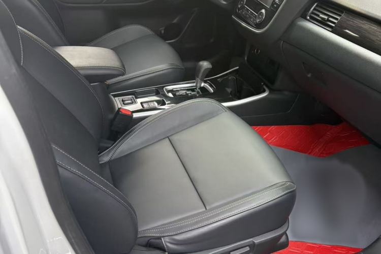 Used Mitsubishi Outlander 2019 2.0L Two-Wheel Drive Comfort Edition 5 Seats China VI Standard
