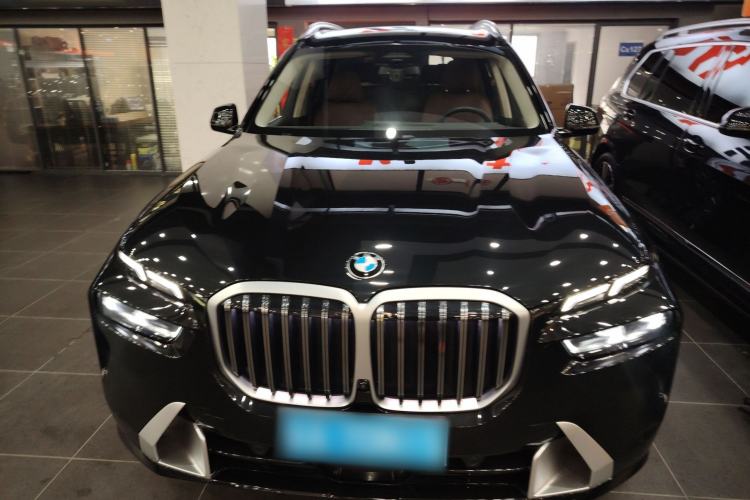 Used BMW X7 2023 xDrive40i Luxury Package with Leading Features Front