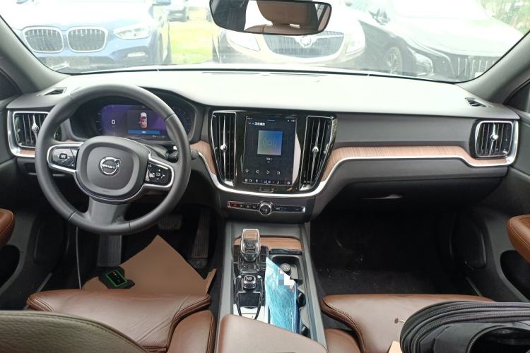 Used Volvo S60 2023 B4 Zhiyuan Luxury Edition Center Console