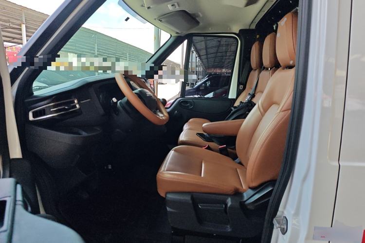 Used JMC Fushun 2022 2.0T Manual Van Short Wheelbase Mid-Height Roof 3-Seater