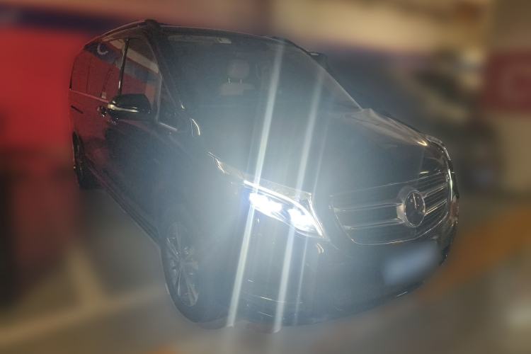 Used Mercedes-Benz V-Class 2016 V 260 L Prestige Extended Edition Front Right 45 Deg