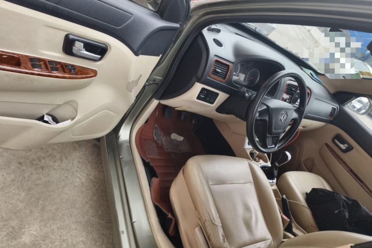 Used Dongfeng Fengon 2013 1.5L Manual Deluxe Model DK15 Driver Seat