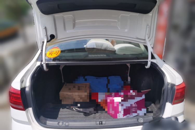 Used Volkswagen Lavida 2015 1.6L Automatic Fashion Edition Trunk