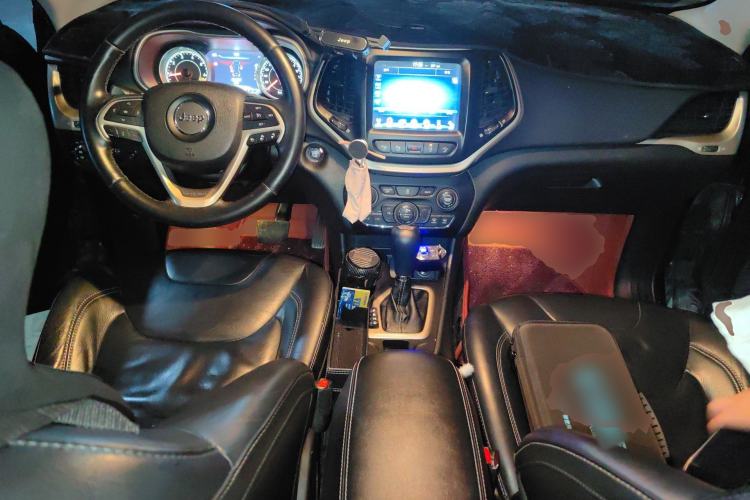 Used Jeep Cherokee 2014 2.4L Luxury Edition Center Console