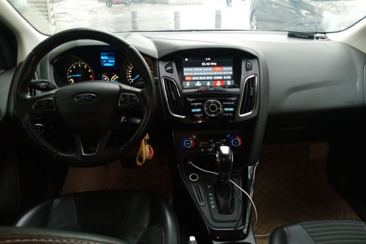 Used Ford Focus 2015 Hatchback 1.6L Automatic Fashion Edition
