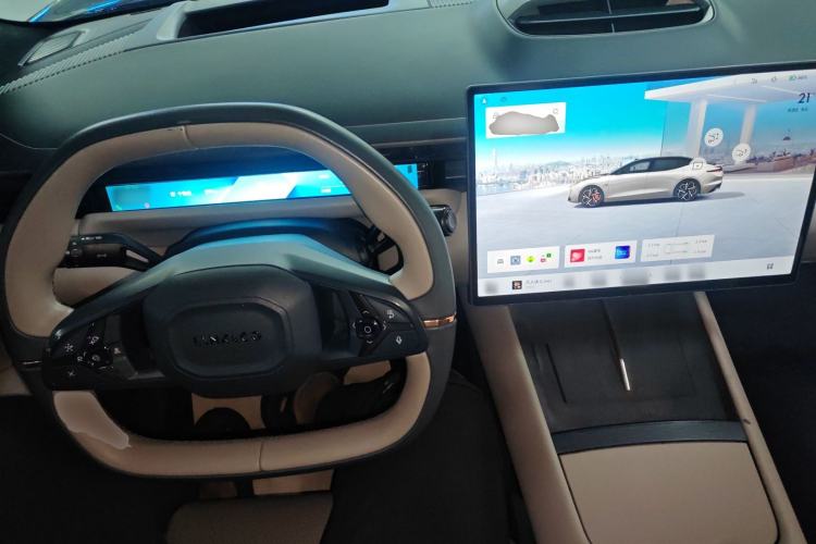 Used Lynk & Co Z10 2025 95 kWh 766 km Range Rear-Wheel Drive Max Center Console