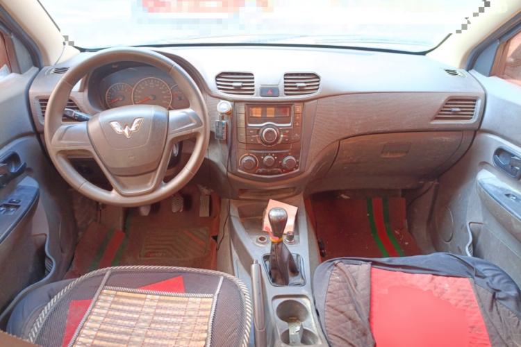Used Wuling Hongguang 2015 1.2L S Base Model China V Standard Center Console