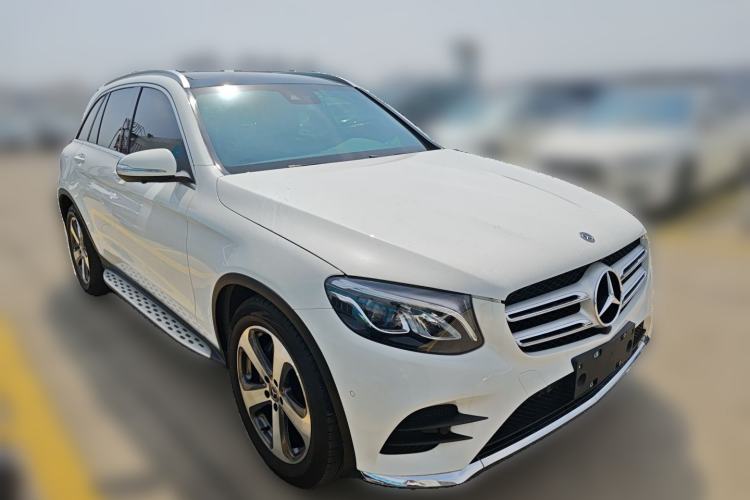 Used Mercedes-Benz GLC 2017 GLC 260 4MATIC Luxury Model Front Right 45 Deg