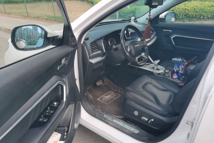 Used Haval H6 2017 Red Label 2.0T Automatic Two-Wheel Drive ZhiShang Model
