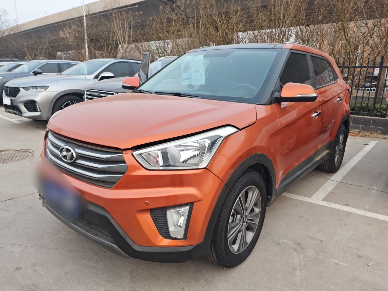 تحت مقدمة السيارة