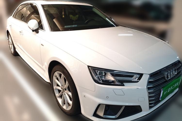Used Audi A4L 2019 40 TFSI Fashion Edition China VI Emission Standard Front Right 45 Deg