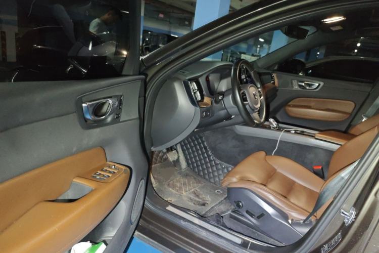 Used Volvo XC60 2022 B5 4x4 Smart Luxury Edition
