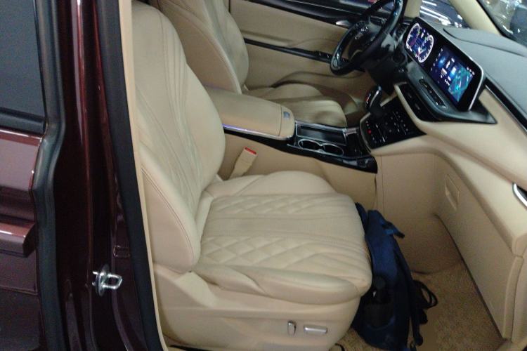 Used Buick GL8 2022 ES Landtrek 653T Luxury Edition