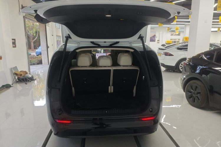 Used Li Auto MEGA 2025 Home Family Special Edition