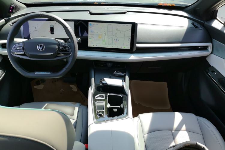 Used CHANGAN UNI-T 2023 Second-Generation 1.5T Prestige Model Center Console