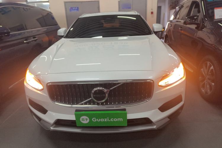 Used Volvo V90 2023 Cross Country B5 AWD Smart Range Edition
