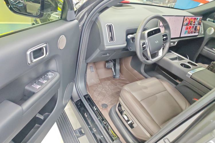 Used Li Auto L8 2023 Pro Model
