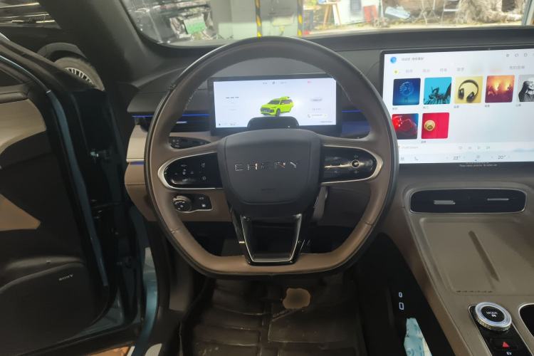 Used Chery Tiggo 8 PLUS C-DM 2025 1.5T 116 km Prestige Version 5 Seats Steering Wheel