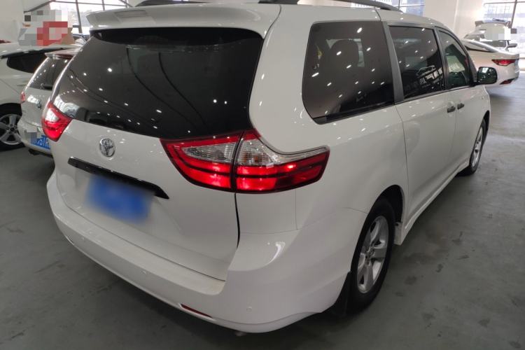 Used Toyota Sienna 2017 3.5L 2WD SE 7-Seater Canadian Version