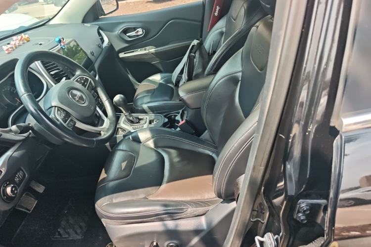 Used Jeep Cherokee 2016 2.4L Leading Edition Left Front Seat