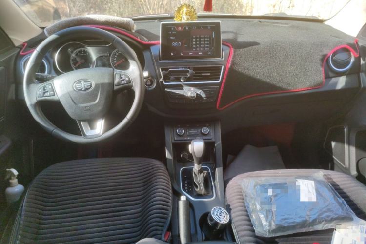 Used Bestune X40 2017 1.6L Automatic Prestige Edition Center Console