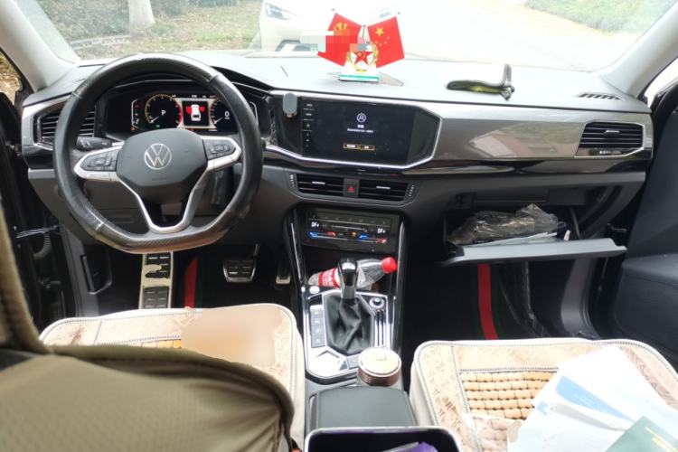 Used Volkswagen Tayron X 2020 330TSI Two-Wheel Drive Luxury Smart Connectivity Version Center Console