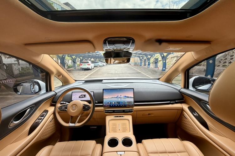 Used VOYAH Dream 2025 PHEV Four-Wheel Drive Excellence Qiankun Edition
