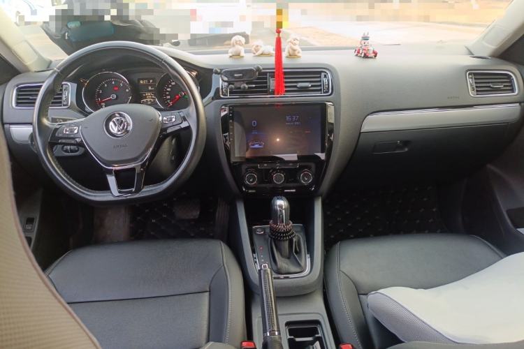 Used Volkswagen Sagitar 2018 1.6L Automatic Comfort Model Interior 2