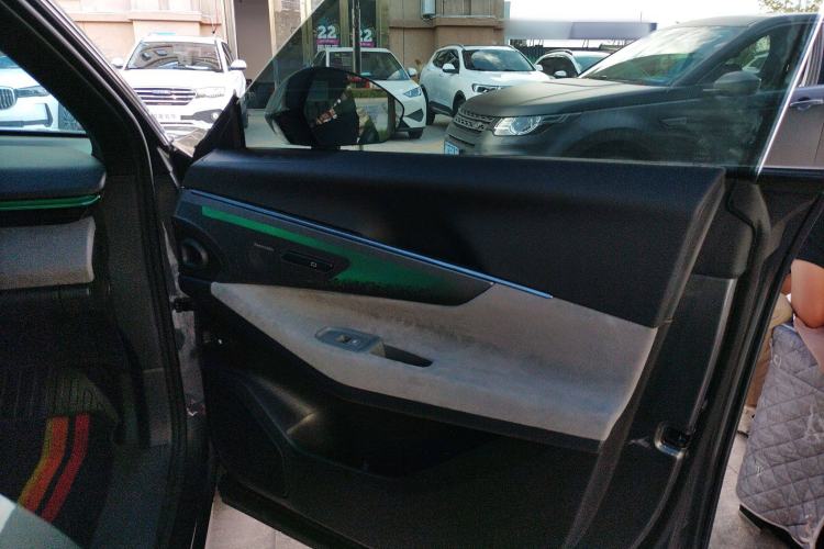 Used Lynk & Co 08 EM-P 2025 120km Long-Range Halo Interior 5