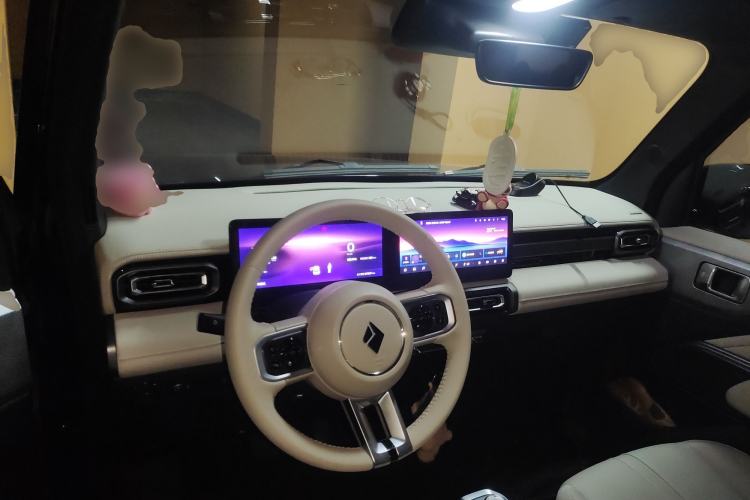 Used Baojun Spark 2023 Intelligent Premium Edition Center Console