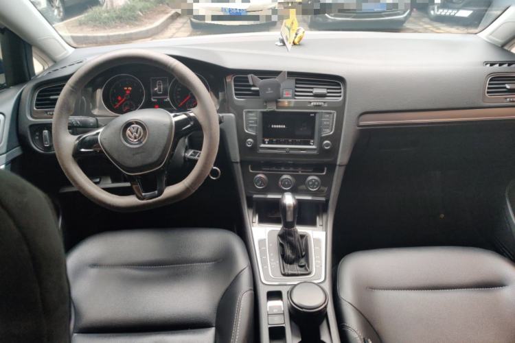 Used Volkswagen Golf 2017 1.6L Automatic Comfort Million-Vehicle Anniversary Edition