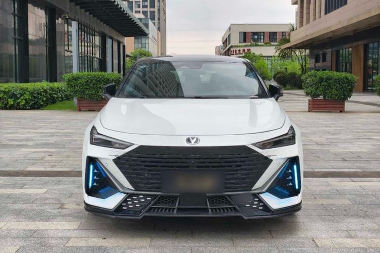 Used CHANGAN UNI-V 2024 1.5T High-Energy Version Exterior 6