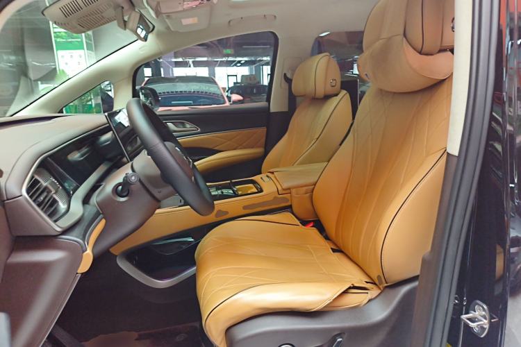 Used Denza D9 2024 DM-i 980 Four-Wheel Drive Prestige Model
