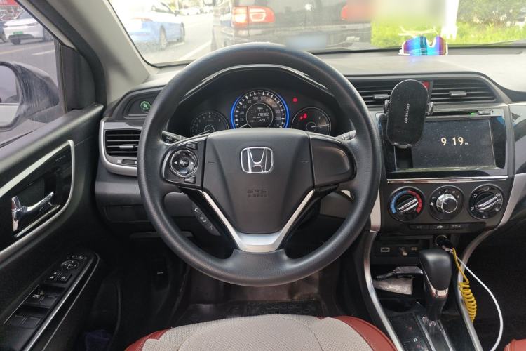 Used Honda Crider 2013 1.8L automatic luxury edition
