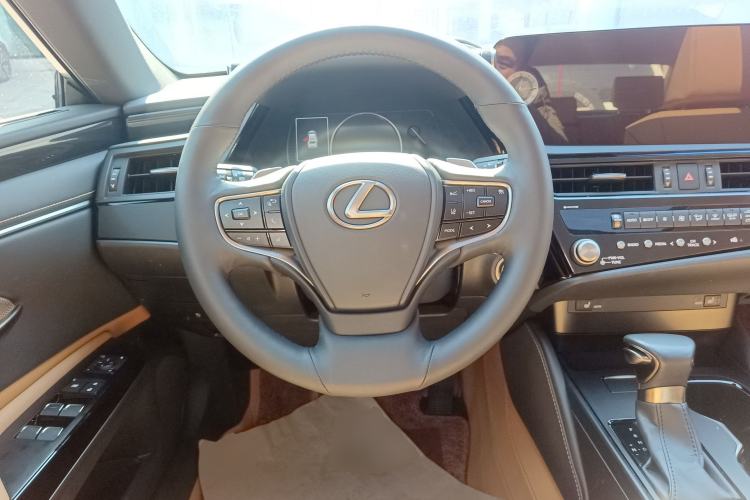 Used Lexus ES 2022 200 Excellence Edition
