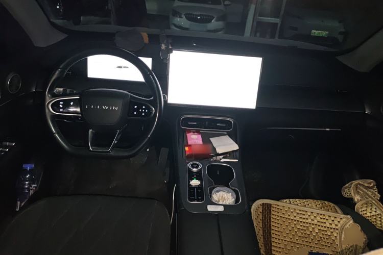 Used Chery Fengyun T8 2025 1.5T 130 km Comfort Edition 7-Seater Center Console