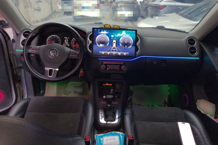 Used Volkswagen Tiguan 2010 2.0 TSI Automatic All-Wheel Drive Flagship Edition Center Console