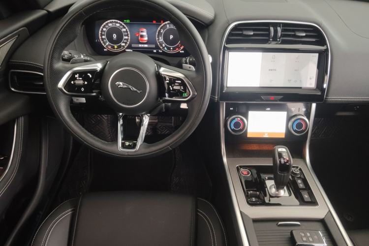 Used Jaguar XEL 2024 2.0T 250 PS R-DYNAMIC S Advanced Sport Edition Steering Wheel