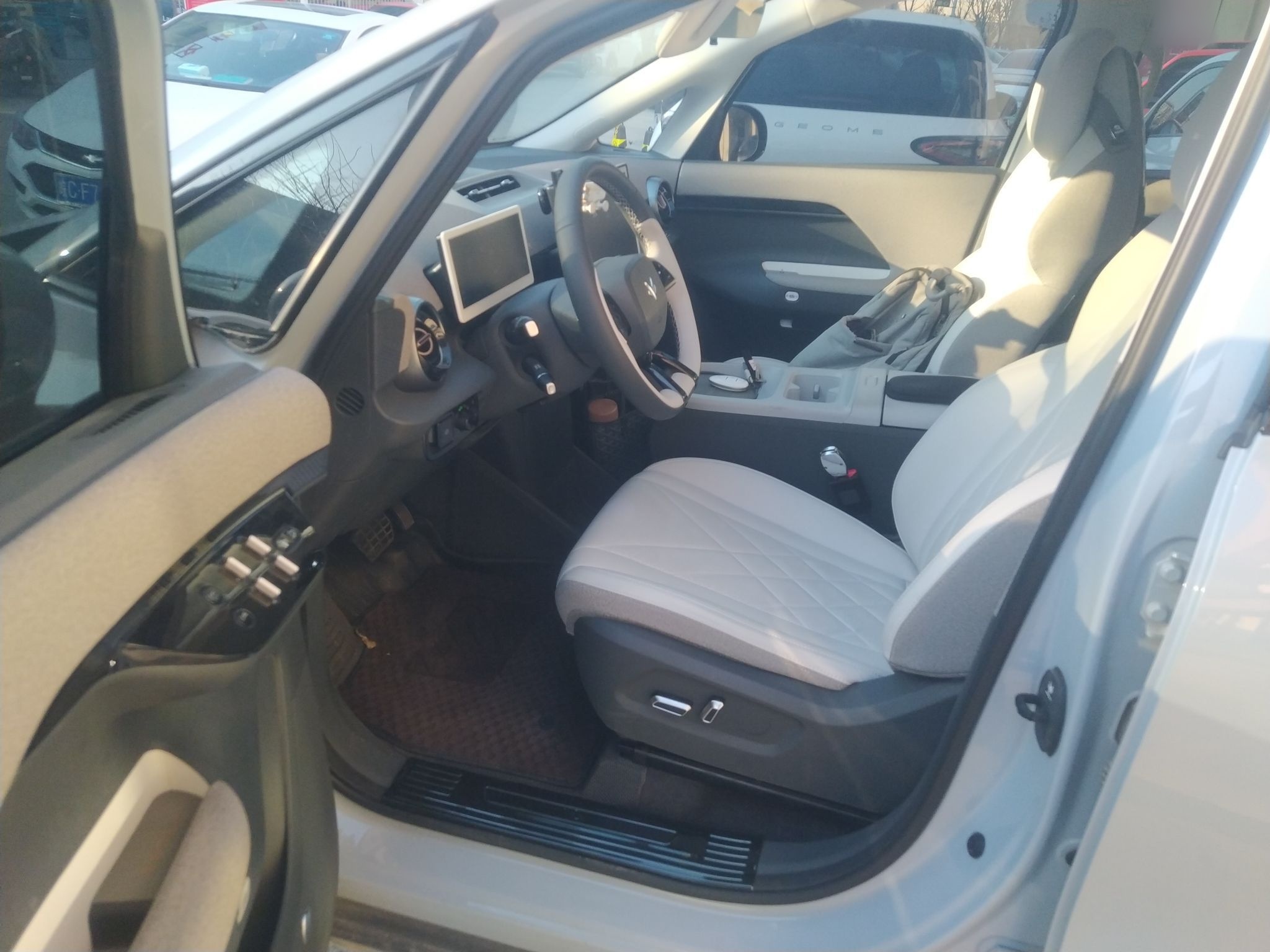 Переднее сиденье в автомобиле