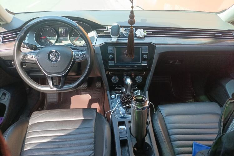 Used Volkswagen Magotan 2019 330TSI DSG Leading Model China VI Standard Center Console