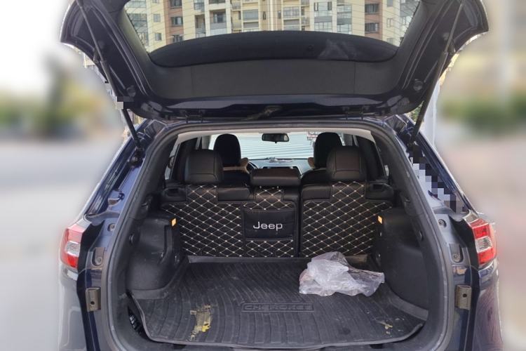 Used Jeep Cherokee 2017 2.0L Superior Edition