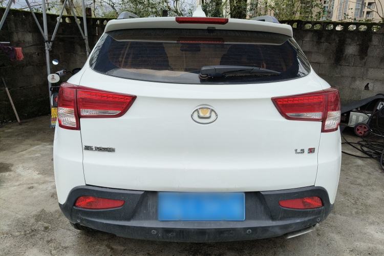 Used Huatai Santa Fe 2016 1.5T Gasoline Manual Two-Wheel Drive Smart Enjoyment i3 Model Rear