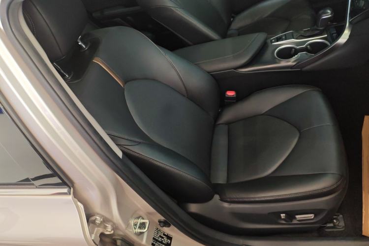 Used Toyota Camry 2021 2.0G Luxury Edition
