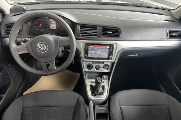 Used Volkswagen Lavida 2013 Revised Classic 1.6L Manual Fashion Edition Interior 2