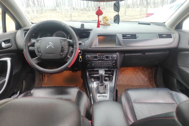 Used Citroen C5 2014 1.6T Automatic Prestige Model Center Console