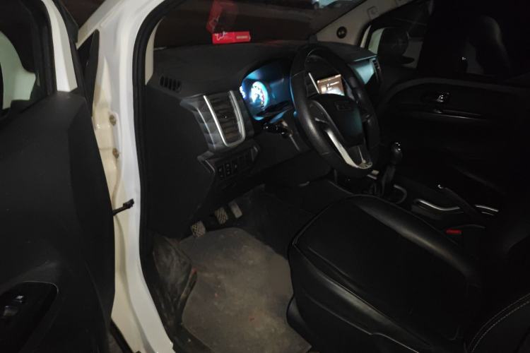 Used Jinbei Gold Hiace M Classic 2022 Panda Edition 1.5L Travel Lion Passenger Van 5 Seats