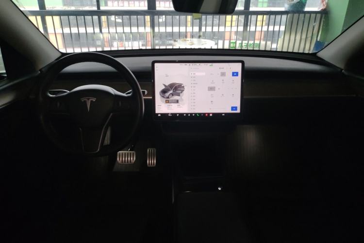 Used Tesla Model Y 2022 Long-Range All-Wheel-Drive Version Center Console