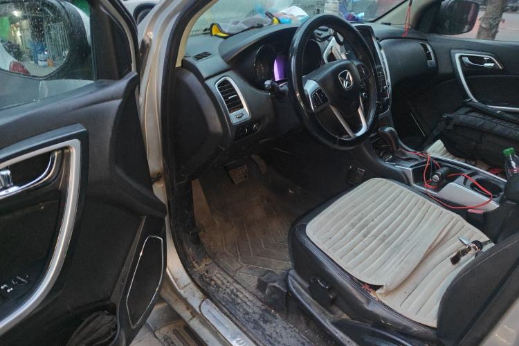 Used JMC Yusheng S350 2013 2.4T Automatic 2WD Diesel Luxury 7-Seater Driver Seat