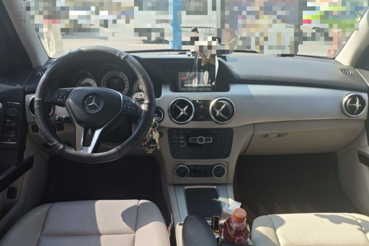 Used Mercedes-Benz GLK-Class 2013 GLK 300 4MATIC Dynamic Sunroof Model Center Console